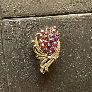 Lovely Vintage Bouquet of Glistening Pink AB crystals, in Silver, Unmarked